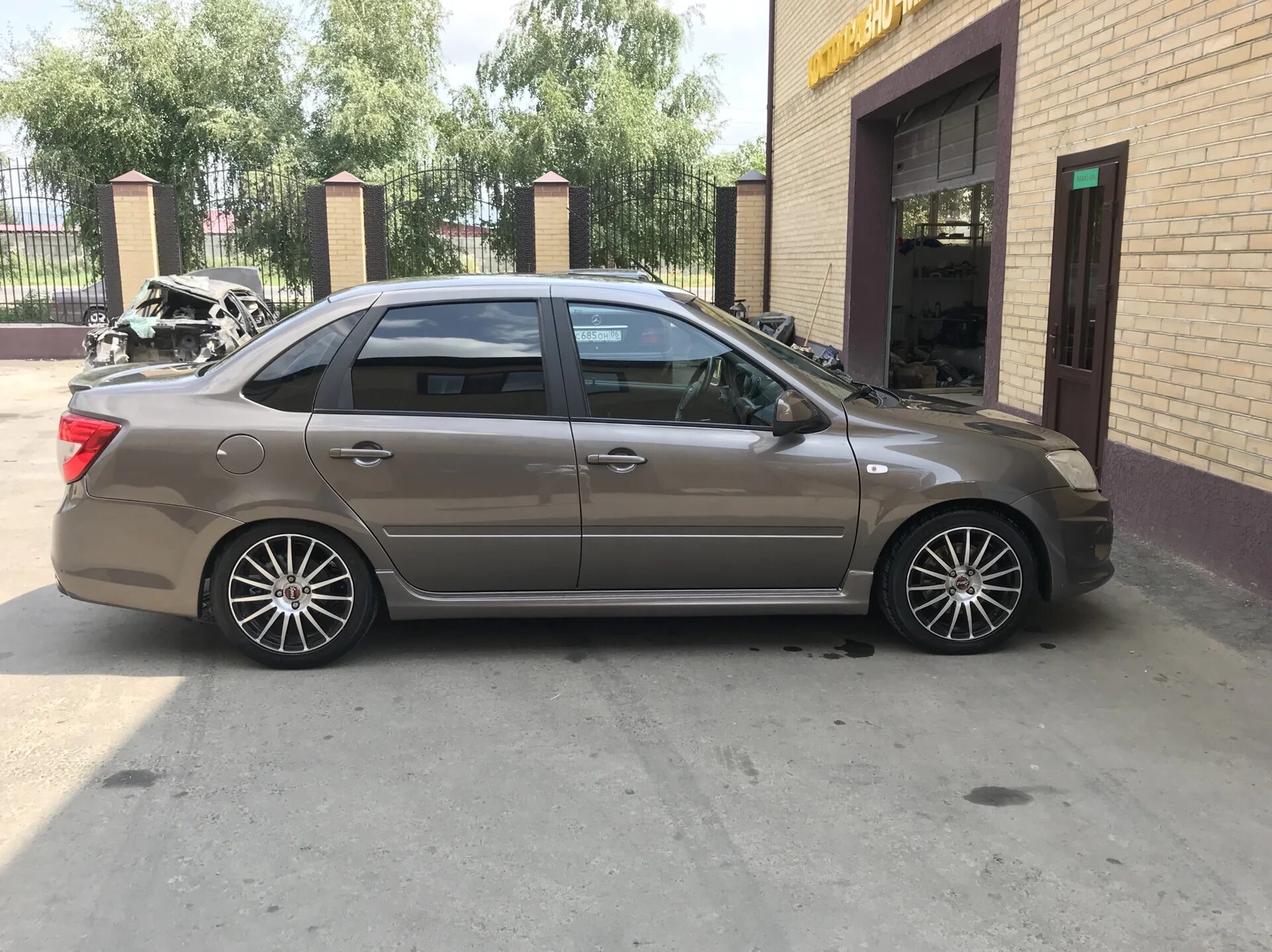 Ковки Slik L-709 - Lada Granta Sport, 1,6 л, 2016 года колёсные диски DRIVE2