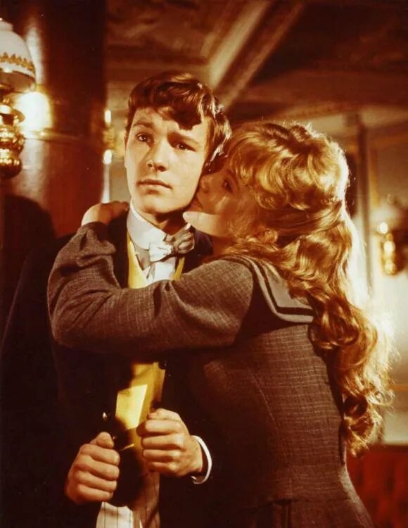 в поисках потерпевших кораблекрушение