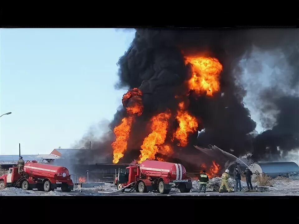 Горит азс. Пожар на азс. азс горит. бензоколонка горит.