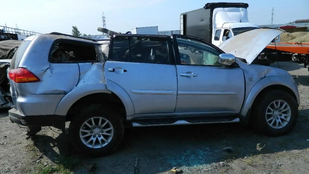 паджеро спорт 98. разборка митсубиси паджеро спорт 2. паджеро спорт 2011. разбор паджеро 4 в москве. битый мицубиси паджеро спорт 2.