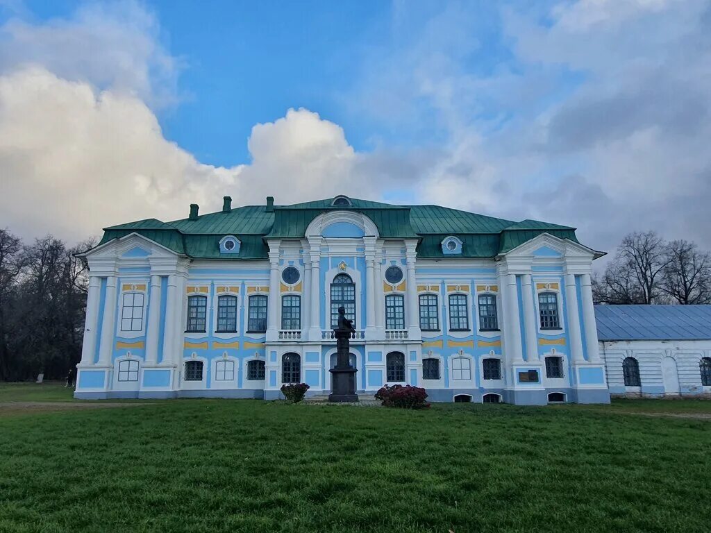 Достопримечательность усадьба. Сергиевка дворец лейхтенбергских. Усадьба устиновых в грабово пензенской области. Усадьба щербатовых одинцовский район. Усадьба грибоедова вязьма.