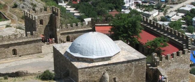Башня паскуале джудиче. Башня паскуале джудиче судак. генуэзская крепость башня паскуале джудиче. храм с аркадой судака в крыму. башня паскуале джудиче старые фото.