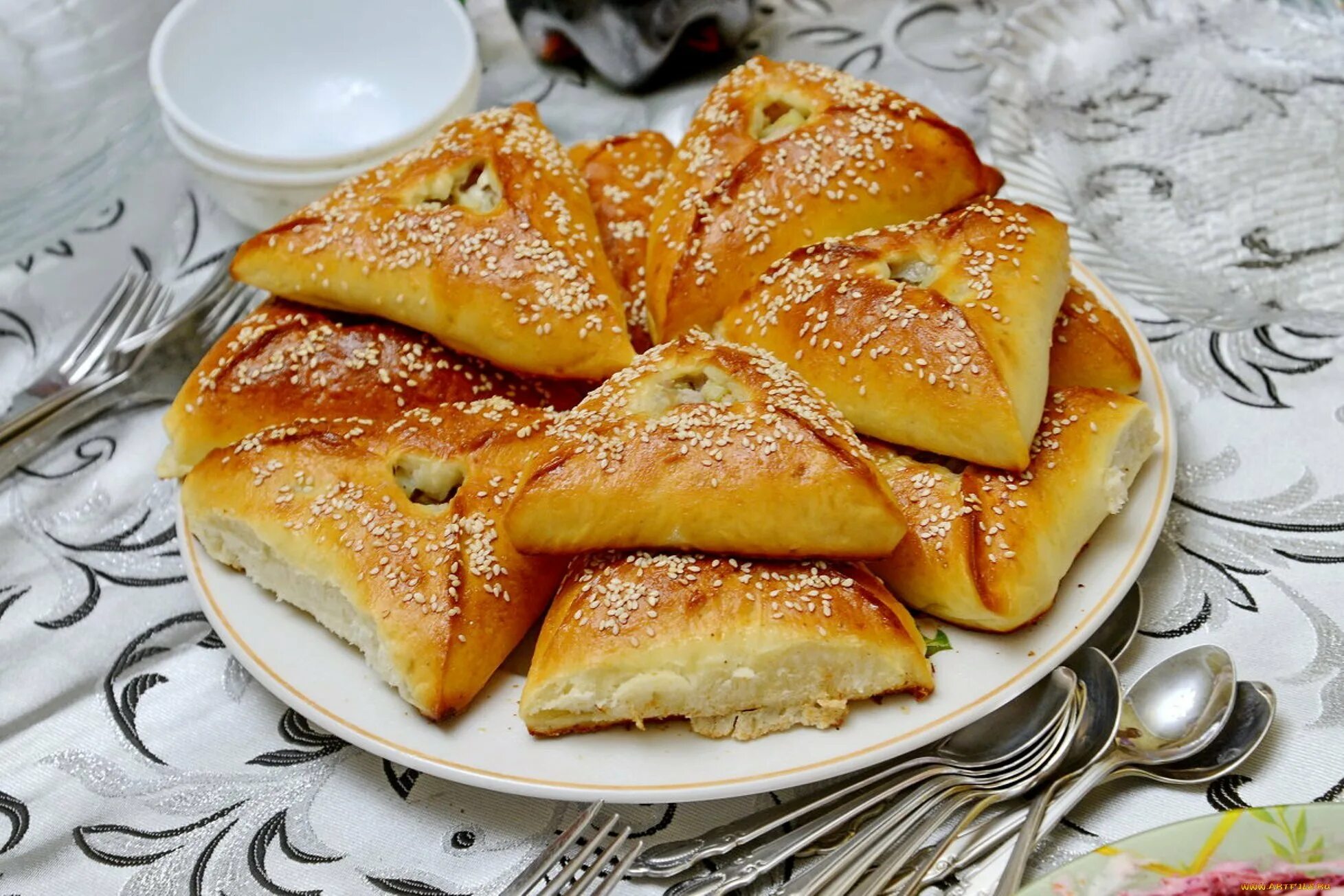 Простые блюда из теста. Фатаер арабские пирожки. Выпечка. Красивые пирожки. Домашняя выпечка пирожки.