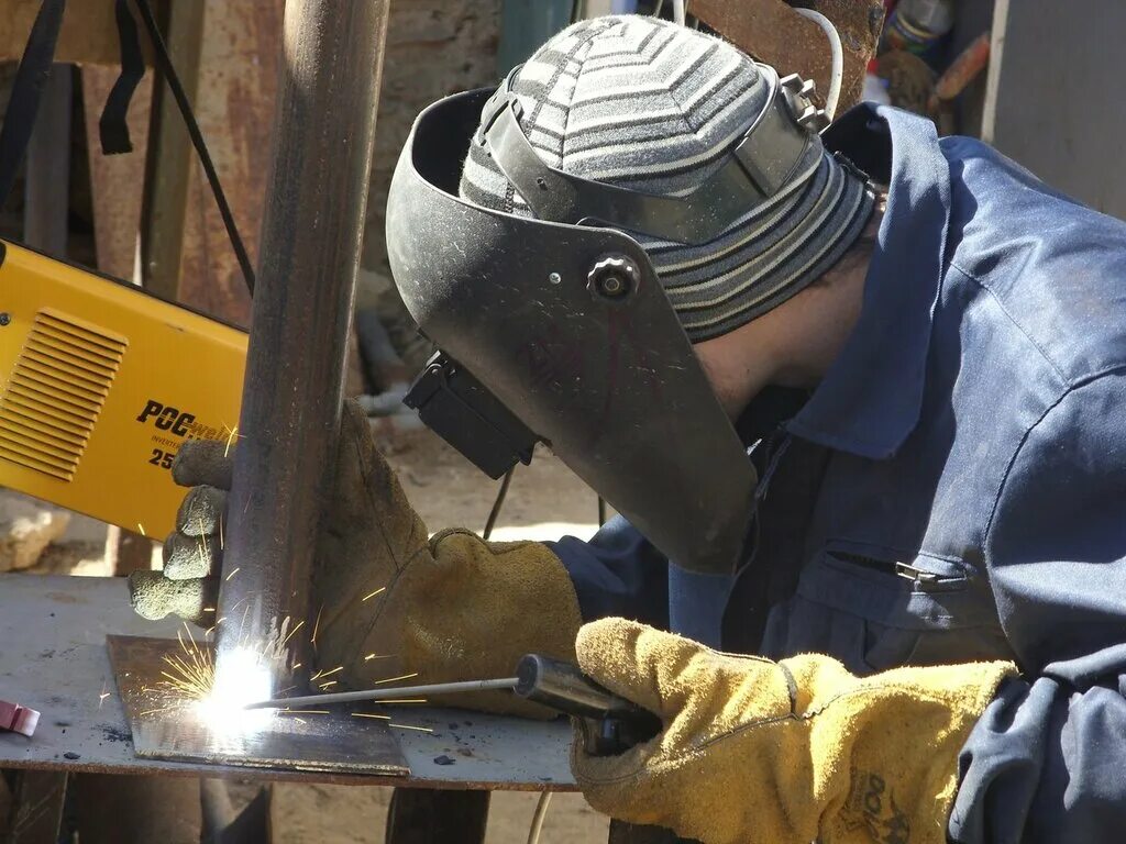сварщик металлоконструкций. сварка металлоконструкций. сварщик стальных. сварщик стальных. сварщик стальных.