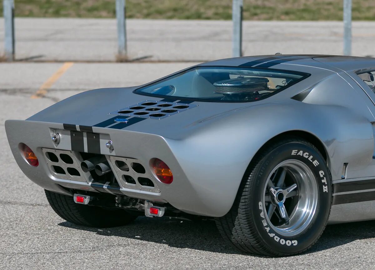 Gt 40 купить. Форд gt40 1966. Форд ГТ 40. Форд ГТ 40 1966. Форд gt 40 1999.