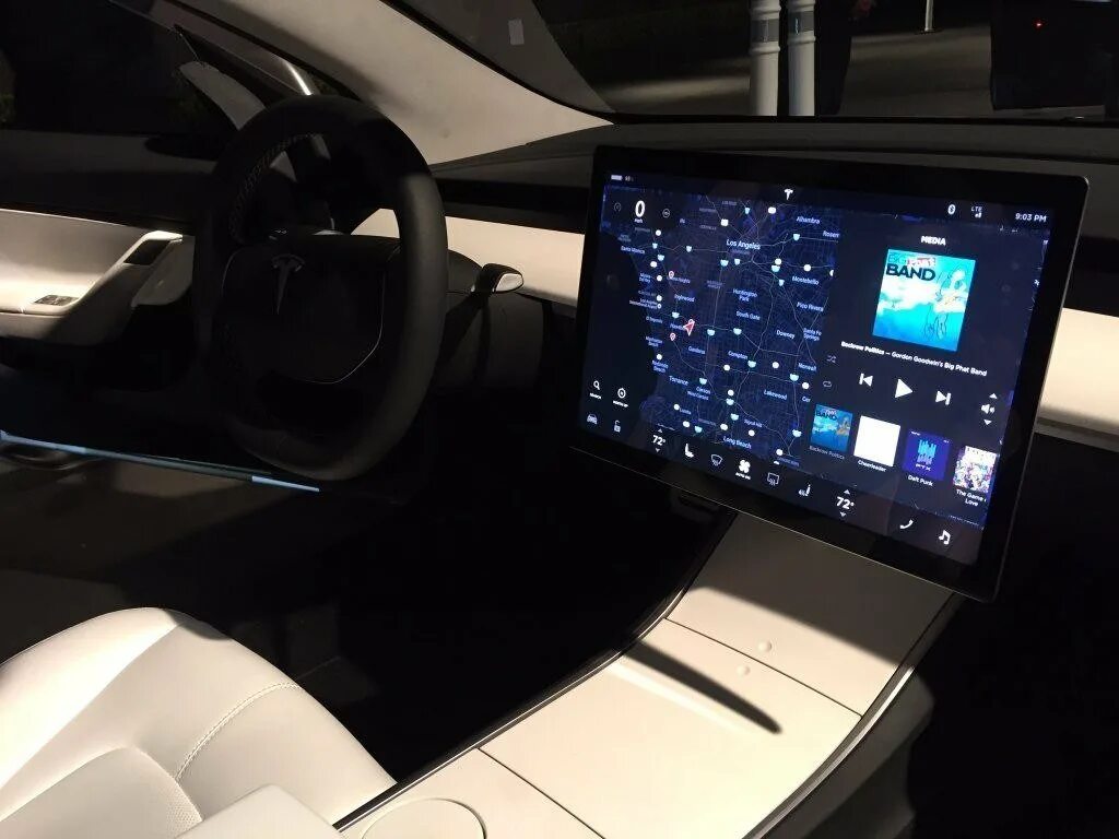 Тесло монитор. Tesla model 3. Tesla model 3 Interior. Монитор Тесла model 3. Tesla model 3 дисплей.