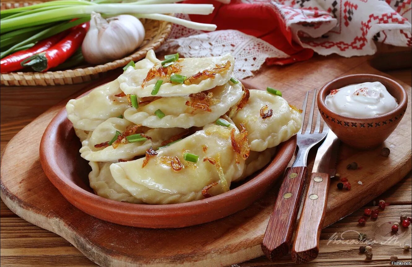 Вареники с картошкой в духовке. Гуцульские вареники. вареники с картошкой. вареники с картофелем. вареники с картофелем и луком.