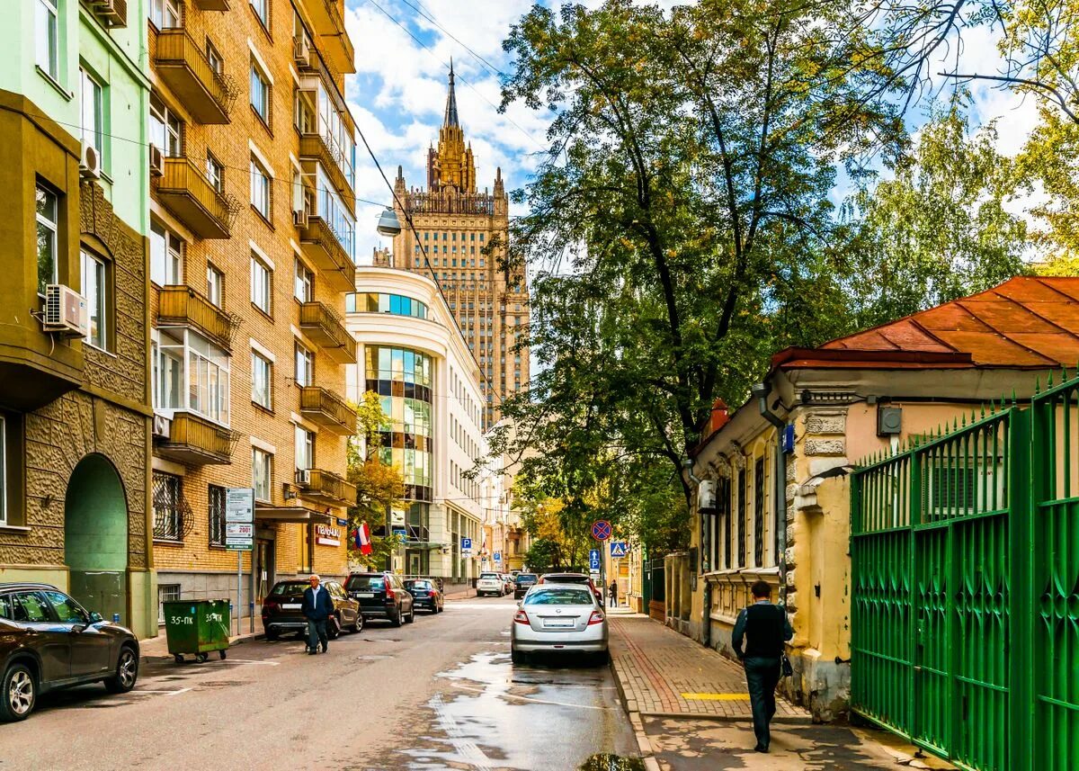 Охотный переулок. Переулок Сивцев Вражек Москва. Сивцев Вражек улица в Москве. , Московский переулок Сивцев Вражек. Сивцев Вражек панорама.