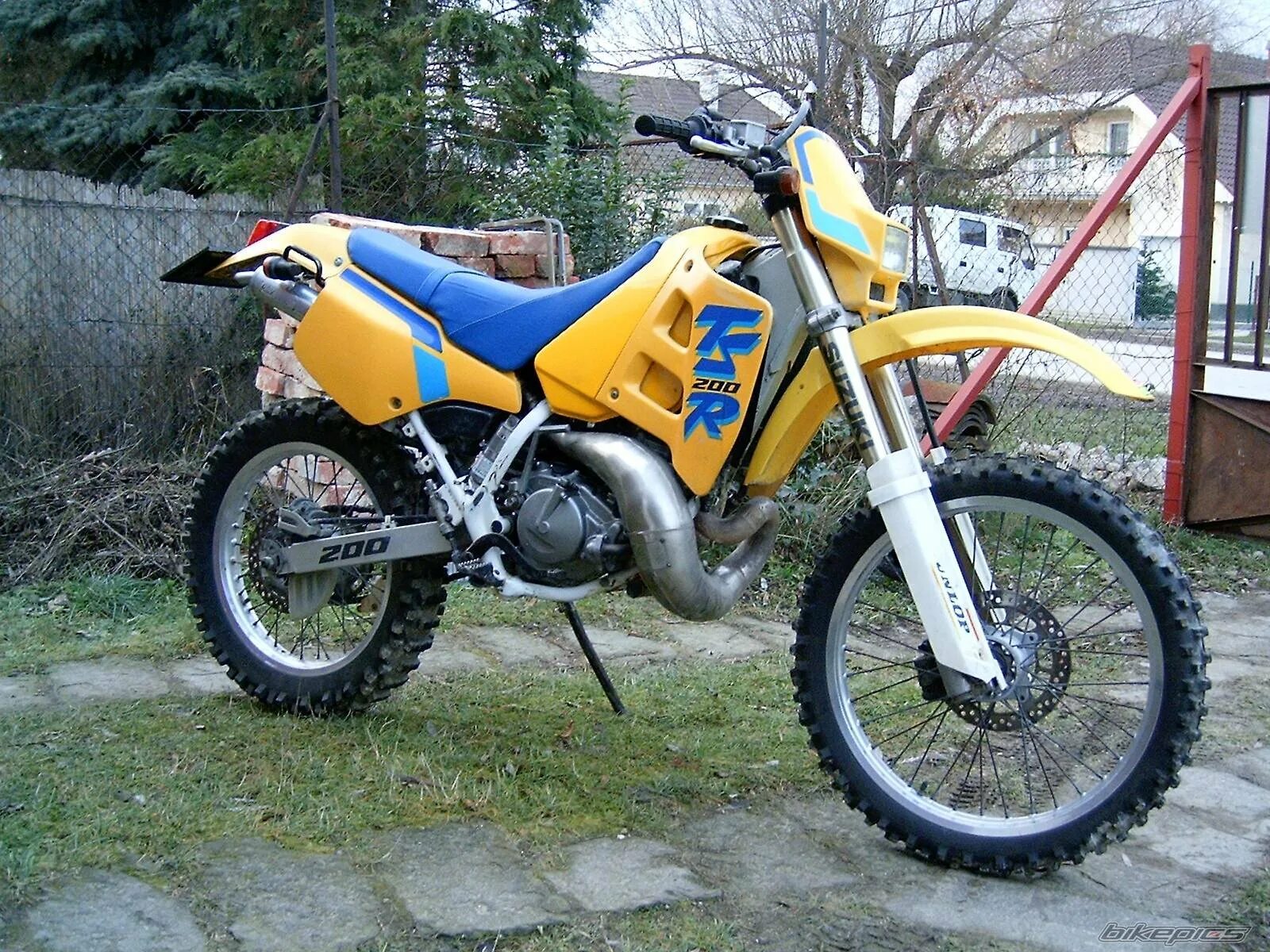 Мотоцикл cross interceptor. Мотоцикл Cross Interceptor tsr200. Сузуки 125 кросс. Suzuki 125 эндуро. Suzuki TSR 200.