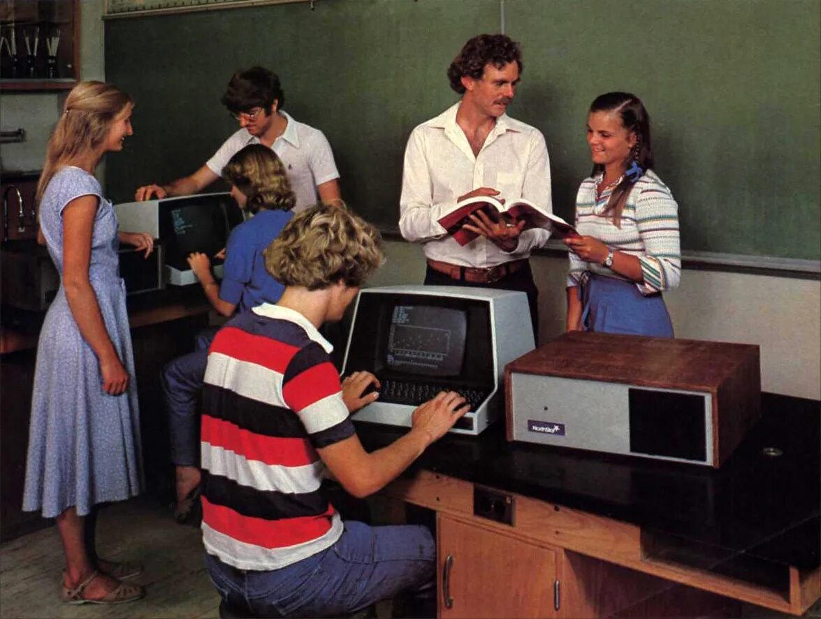 It s the computer it s. Компьютеры в 80е в СССР. Компьютеры 70-х годов. Советские компьютеры 80-х. Компьютеры в 80х годах в школах.