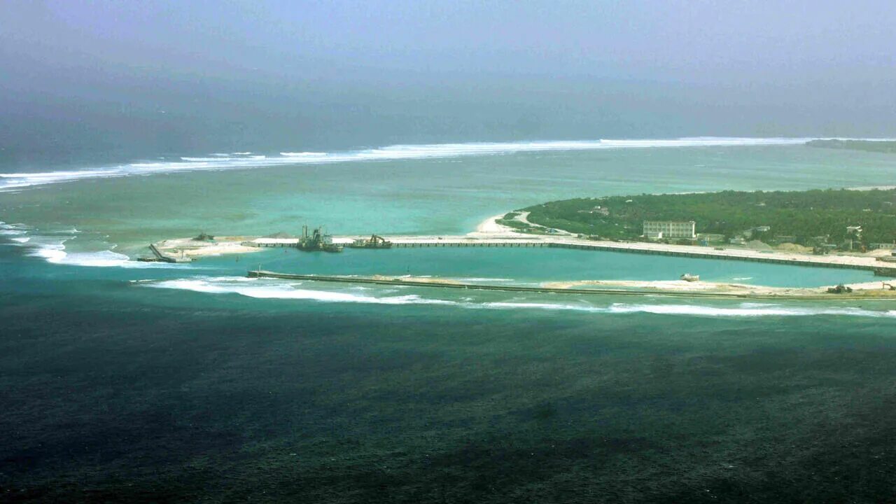 Южно-китайское море конфликт. South china sea. Флаг парасельских островов. Остров хендерсон. To the south seas.