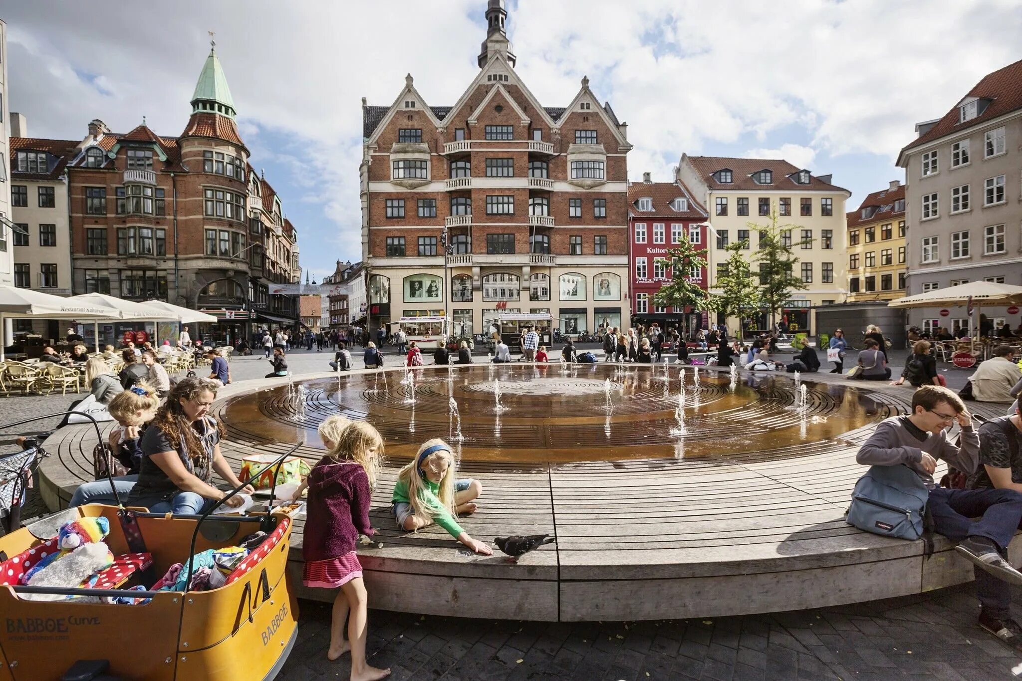 Время в копенгагене сейчас. Копенгаген столица Дании. Копенгаген Центральная площадь.