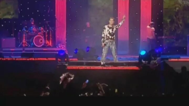 Юрий шатунов после выпускного. Шатунов песни землю обойду. Шатунов песни землю обойду. Землю обойду юрий шатунов минус оригинал. Землю обойду шатунов.