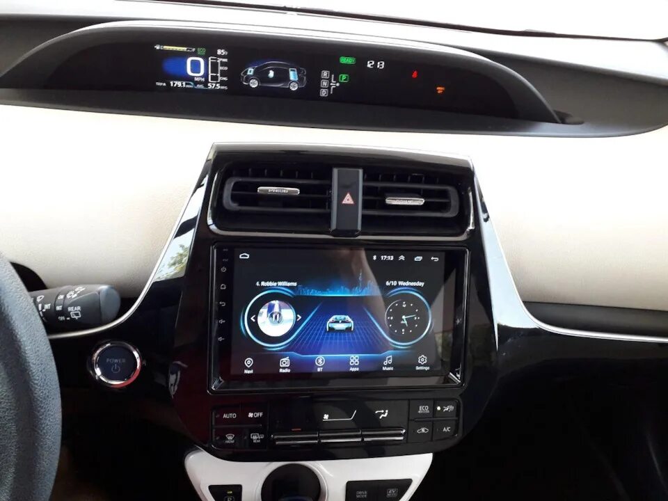 Установка блока USB в штатное гнездо - Toyota Prius V, 1,8 л, 2013 года своими р