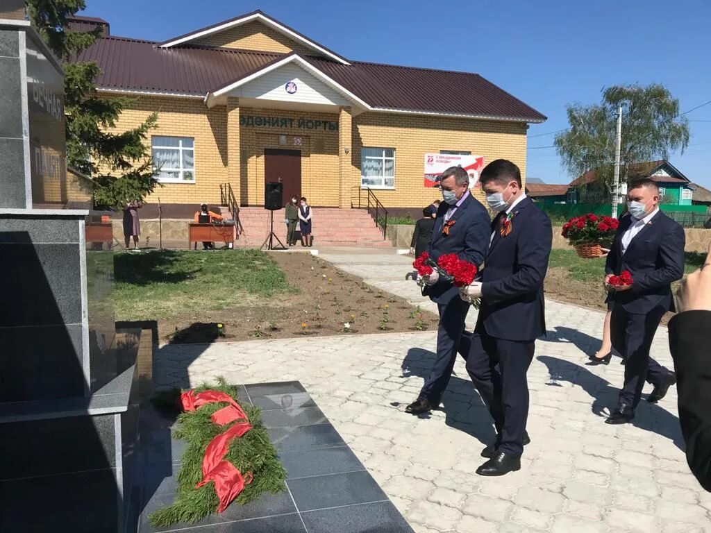 Погода в больших кибячах. Погода в больших кибячах. Покраска забора кладбища фото. Деревня кибячи. Погода в больших кибячах.