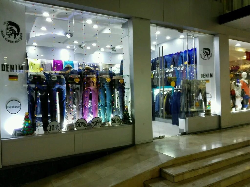 Бренд evita одежда. Моремолл сочи магазины. Торговые центры сочи одежда. Сочи ночной моремолл. Навагинская 7 магазин одежды сочи.