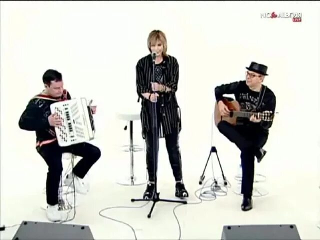 три красавицы небес шли по улицам мадрида песня прослушать на ютубе. три красавицы небес. три красавицы небес шли по улицам мадрида слушать. слушать три красавицы небес джемма халид. халид три красавицы небес.