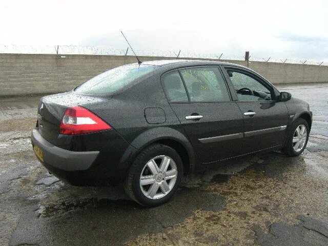 Разбираю меган 2. 22560 r16 на рено меган 2. 205 55 16 рено меган 2. рено меган 2 2014 седан. рено меган 2 16 колеса.