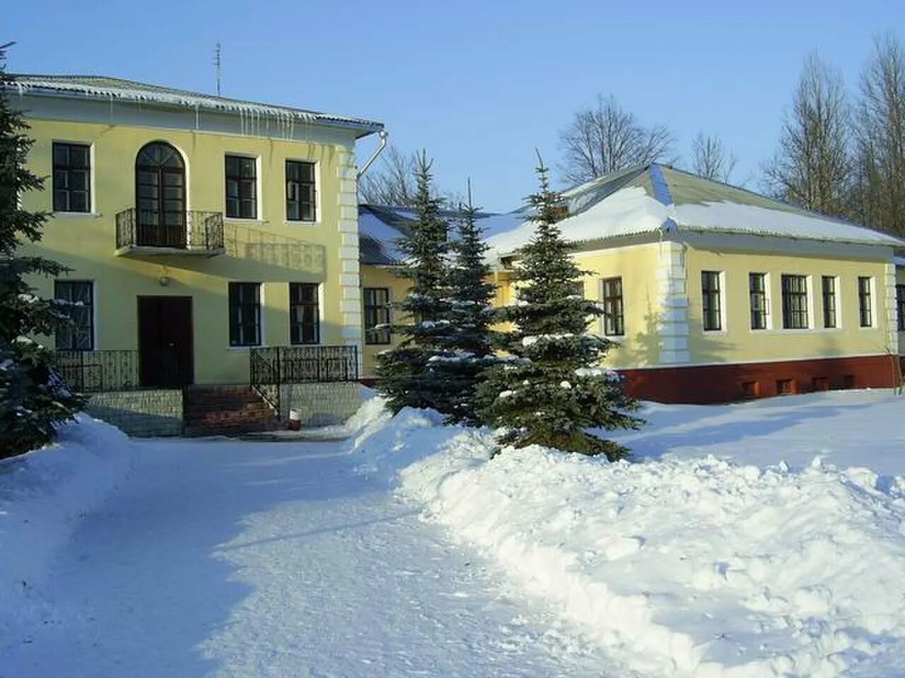 Белые берега калужская область сельское поселение перемышль. Белые берега калуга база отдыха калужская область. Церковь рождества пресвятой богородицы (калуга). Белые берега калуга. База белые берега калужская область.