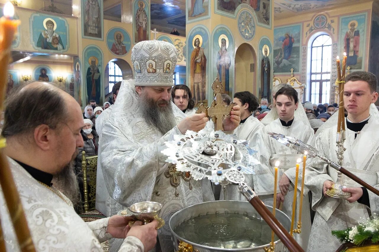 крещение прорубь. крещение господне (святое богоявление). крещенские фото. 19 января крещение москва. река иордан крещение.