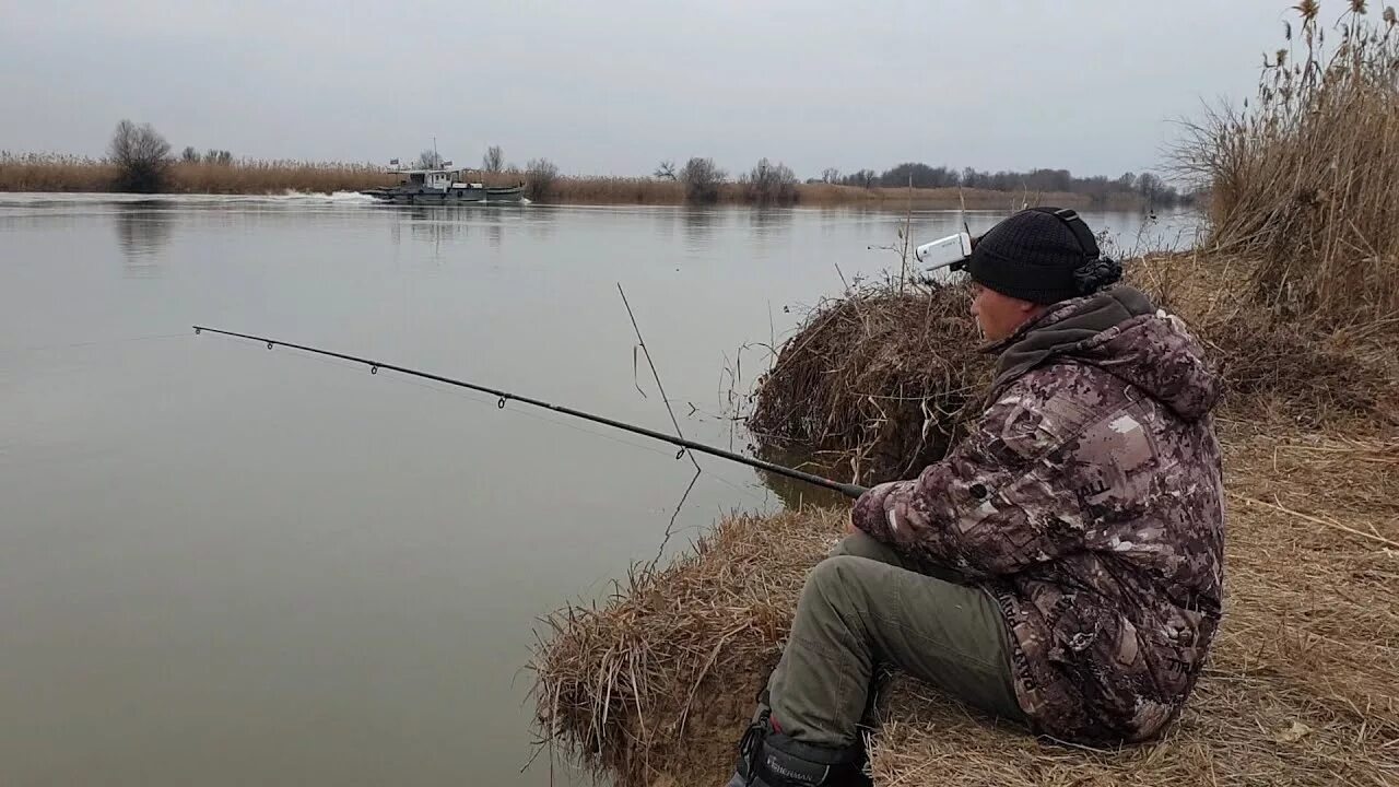 Осенняя рыбалка в Астрахани. Рыбалка в Астрахани в октябре. Осень рыбалка. Дельта Волги рыбалка. Ловля на концы