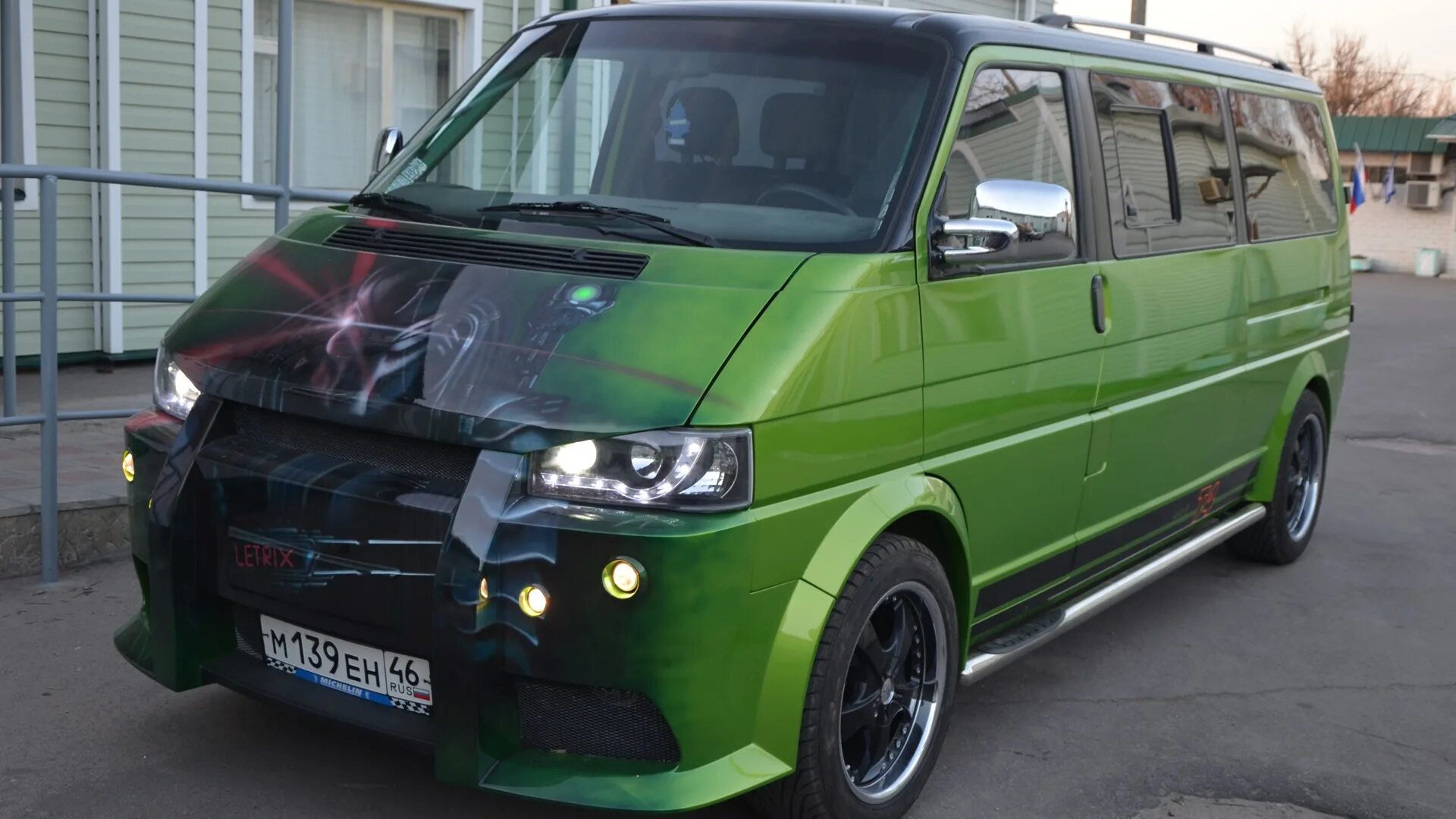 Зеленый Фольксваген т4. VW Transporter t4 Tuning. Volkswagen Transporter т4 обвесы. Фольксваген транспортёр т4 зеленый.