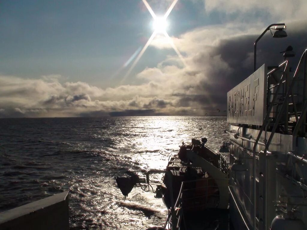 Работа в море матросом. Ночь в море. черное море ночью. новороссийск сухогруз порт. ночные учения.