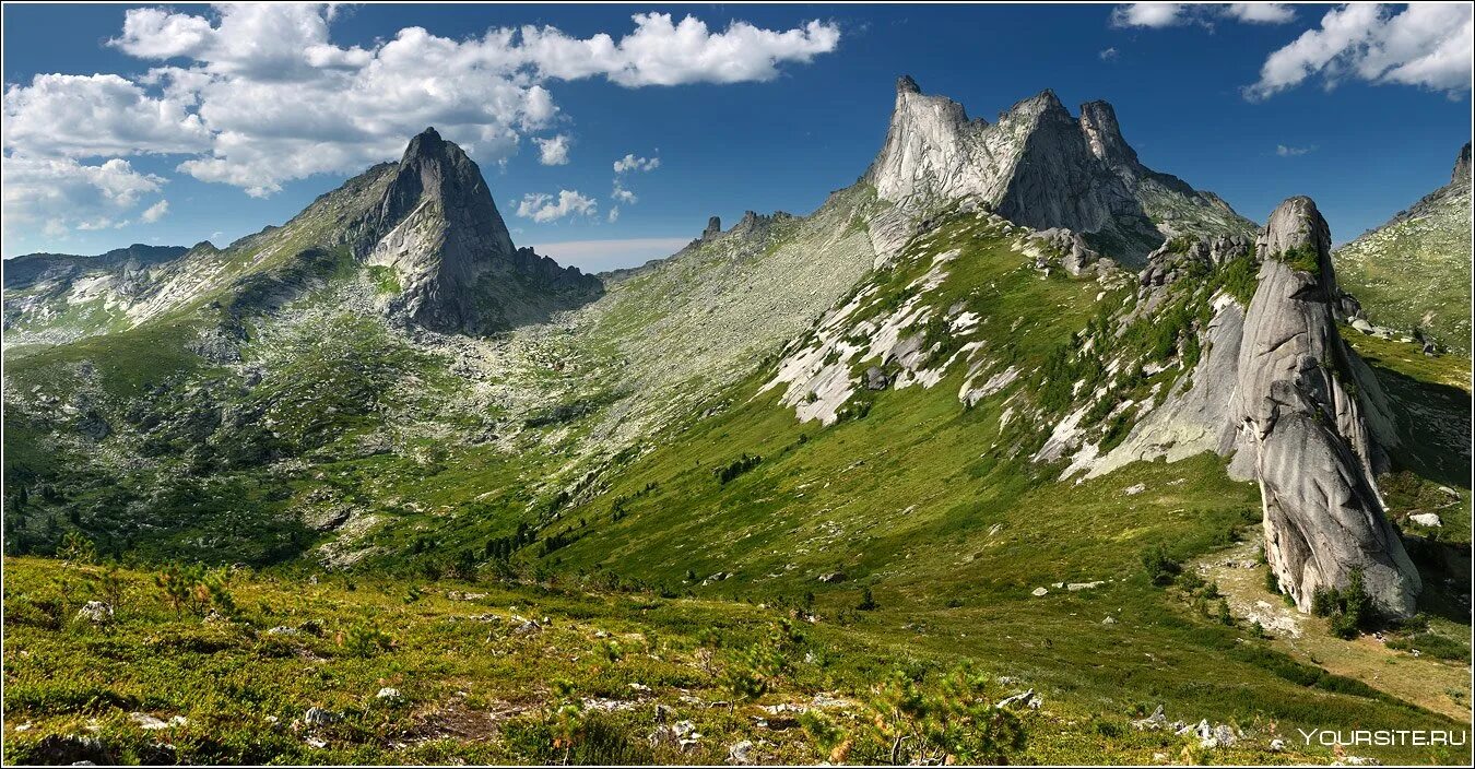 Высокая гора восточной сибири. Горы в Хакасии Ергаки. Саяны горы Ергаки. Ергаки восточные Саяны. Горы Хакасии Саяны.