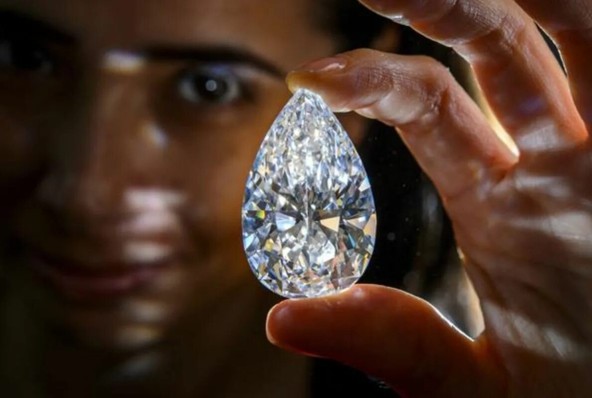 Алмаз драгоценность. Дорогие камни. Большие бриллианты.