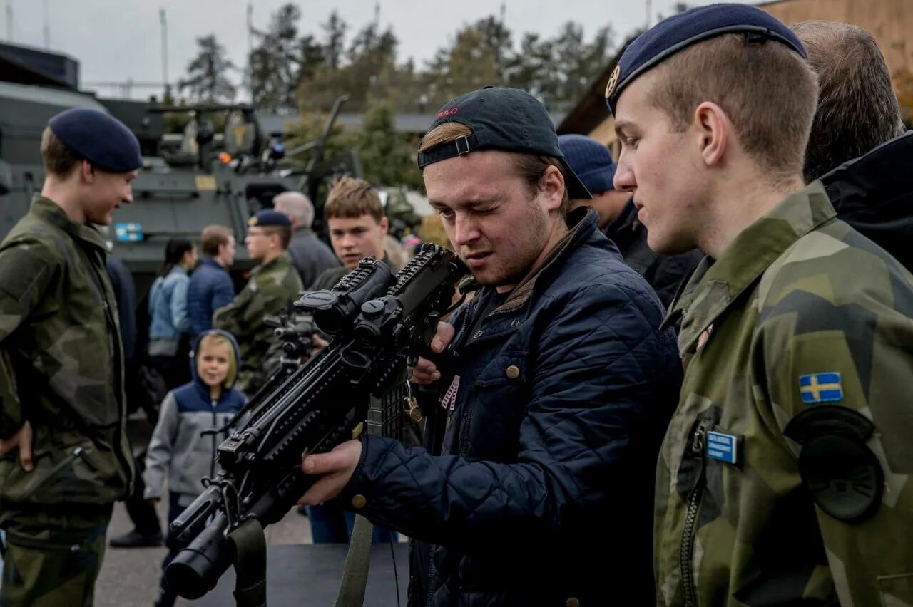 Какие войска в швеции. Срочники и контрактники. армия швеции 2025. вооруженные силы швеции. европейские контрактники.