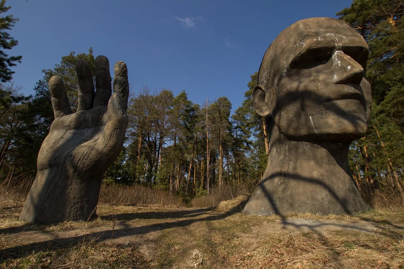 Колокшинский истукан Владимирской. Памятник Рублевские зори Колокша. Рублевские зори Владимирская область памятник. Истукан в Колокше Владимирской области.