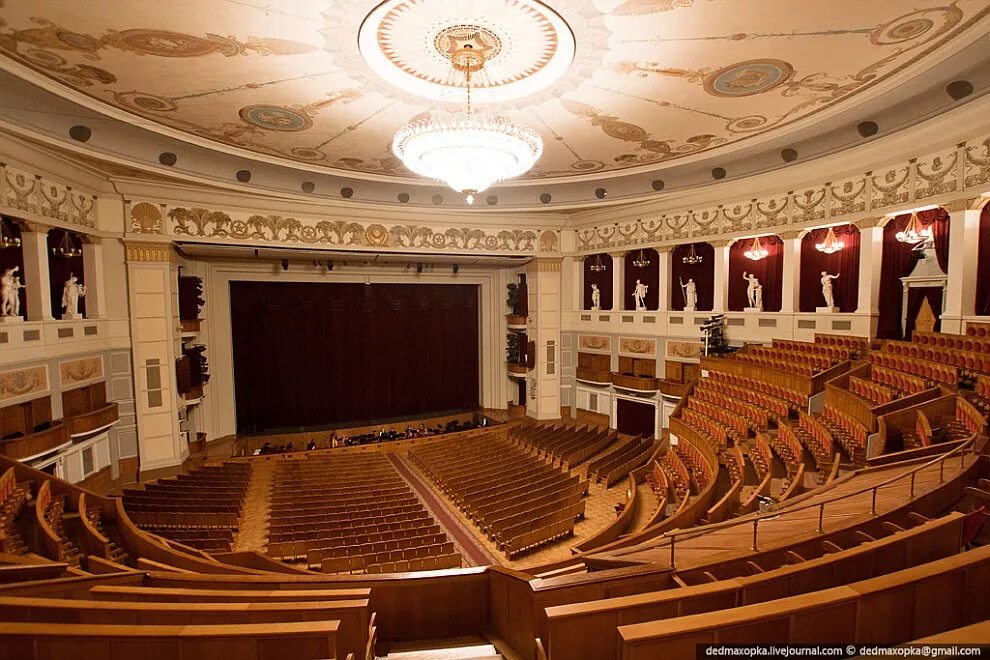 Оперный театр пушкина нижний новгород. Театр оперы и балета казань зал. Опера земпера дрезден. Королевский оперный театр дрезден. Театр мусы джалиля казань.