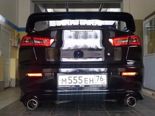 Двойной выхлоп лансер. Двойной глушитель лансер 10. Двойной выхлоп lancer x. Двойной выхлоп лансер. Двойной выхлоп lancer 10.