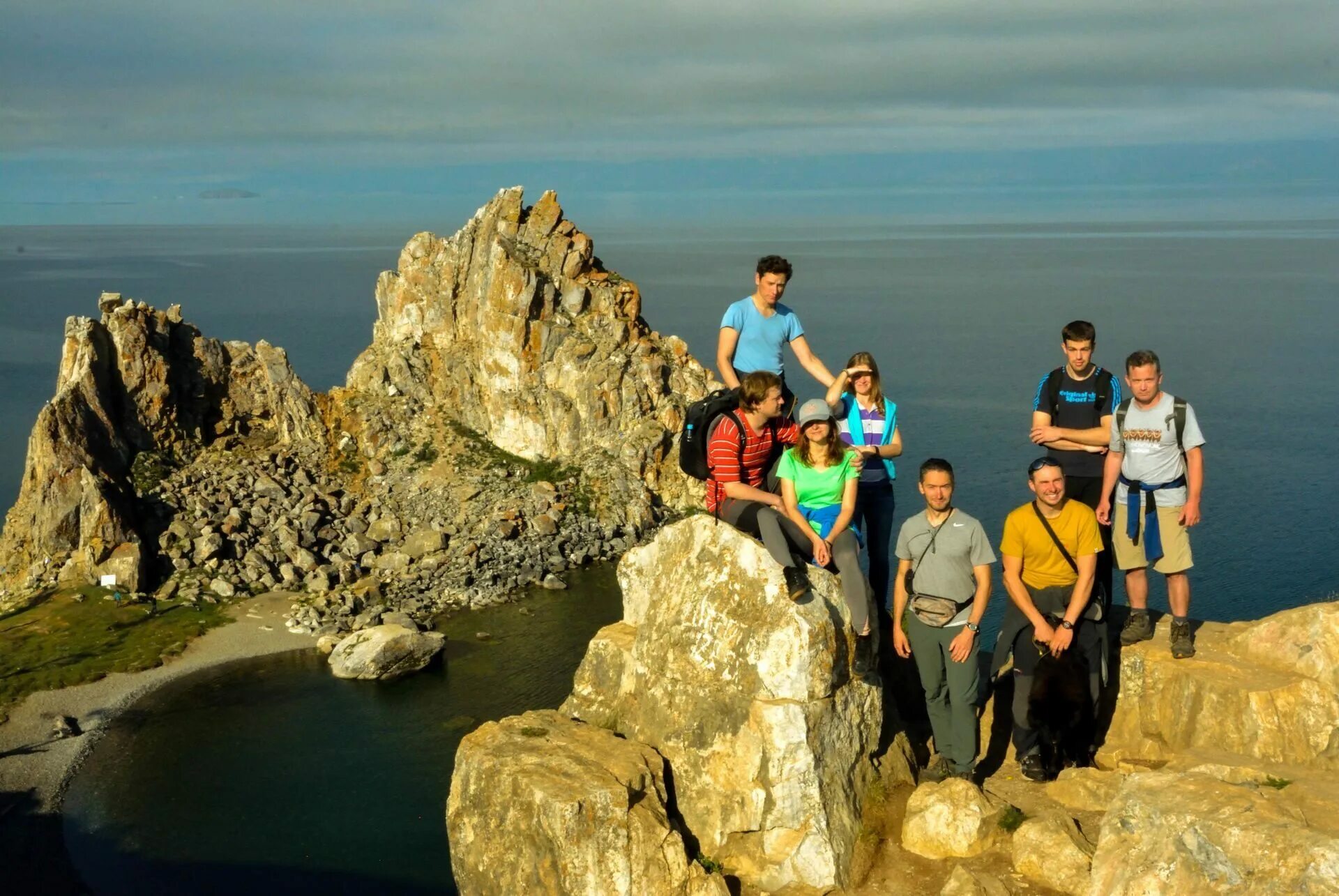 Бухта змеиная байкал. Байкал ольхон ворота. Экскурсионный байкал. Ольхон улан-удэ байкал. Экскурсионный байкал.