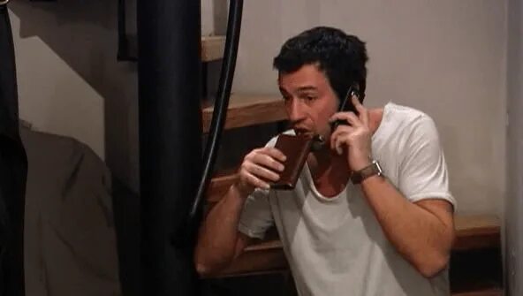 Как сделать голос мальчика. Упражнения чтобы улучшить голос. Низкий тембр голоса. Грубый голос у девушки. Сделать грубый голос.