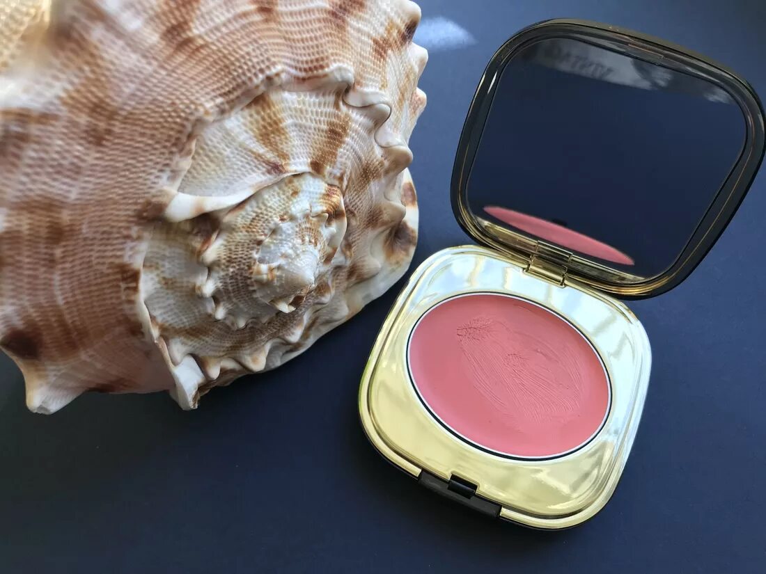 Dolce blush. Румяна Дольче Габбана Rosa Calizia. Dolce Gabbana румяна Tangerine. Кремовые румяна Дольче Габбана. Кремовые румяна Дольче Габбана 40.