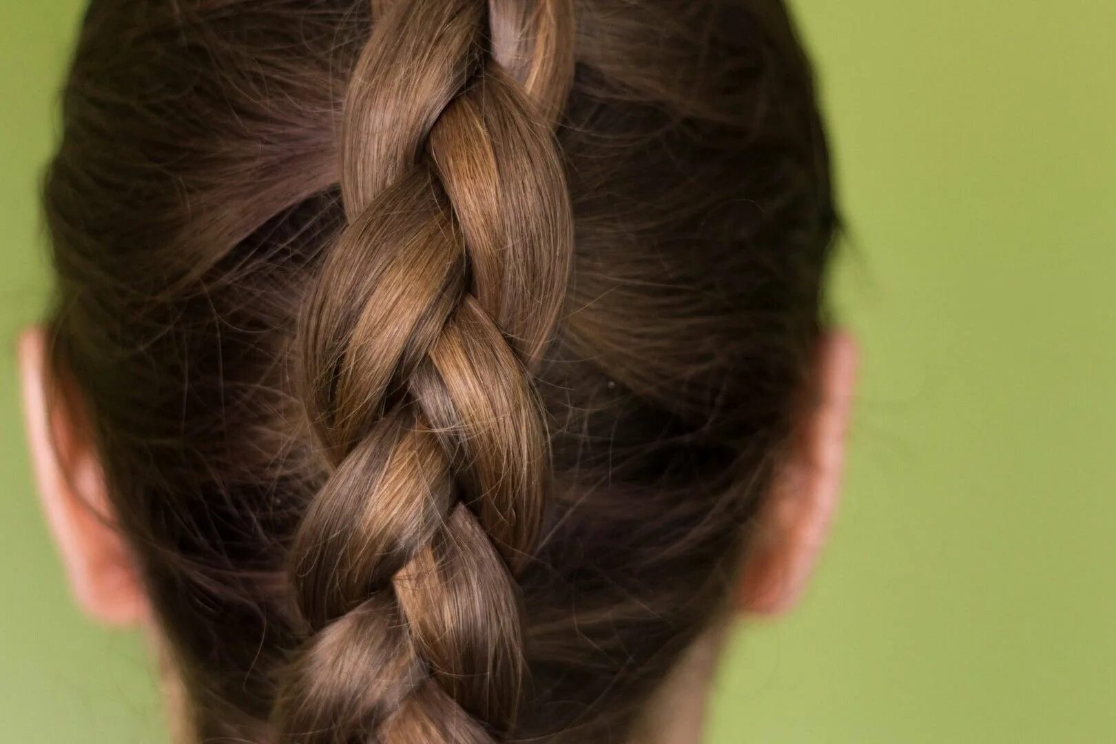 Французские косы вывернутые. Французская коса навыворот. Французская коса навыворот. Рыбий хвост колосок дракончик. Французская коса наоборот.