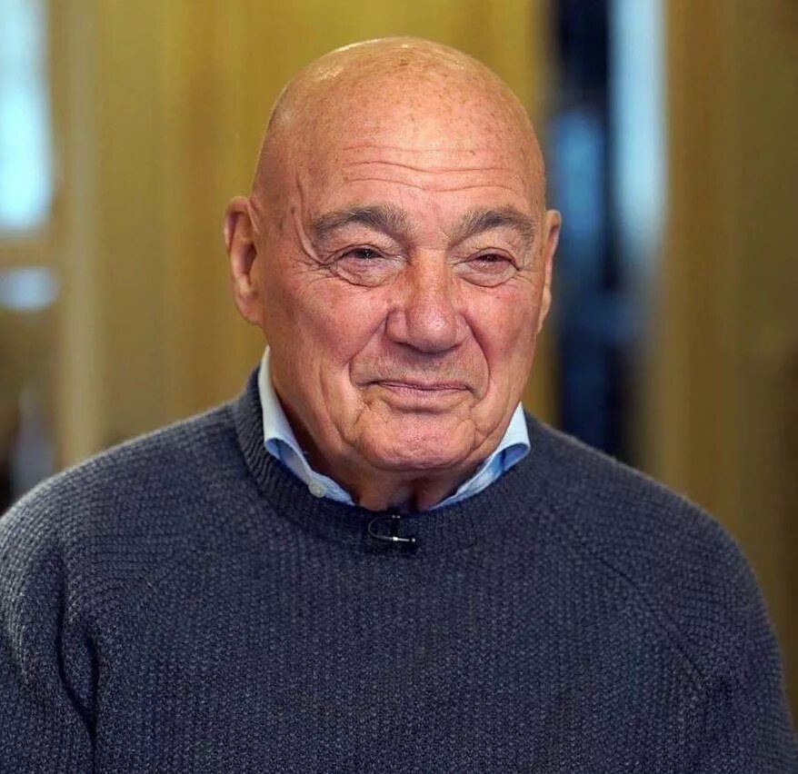 Познер сейчас 2025. Владимир познер. владимир познер журналист. познер 1990. владимир познер 2025.