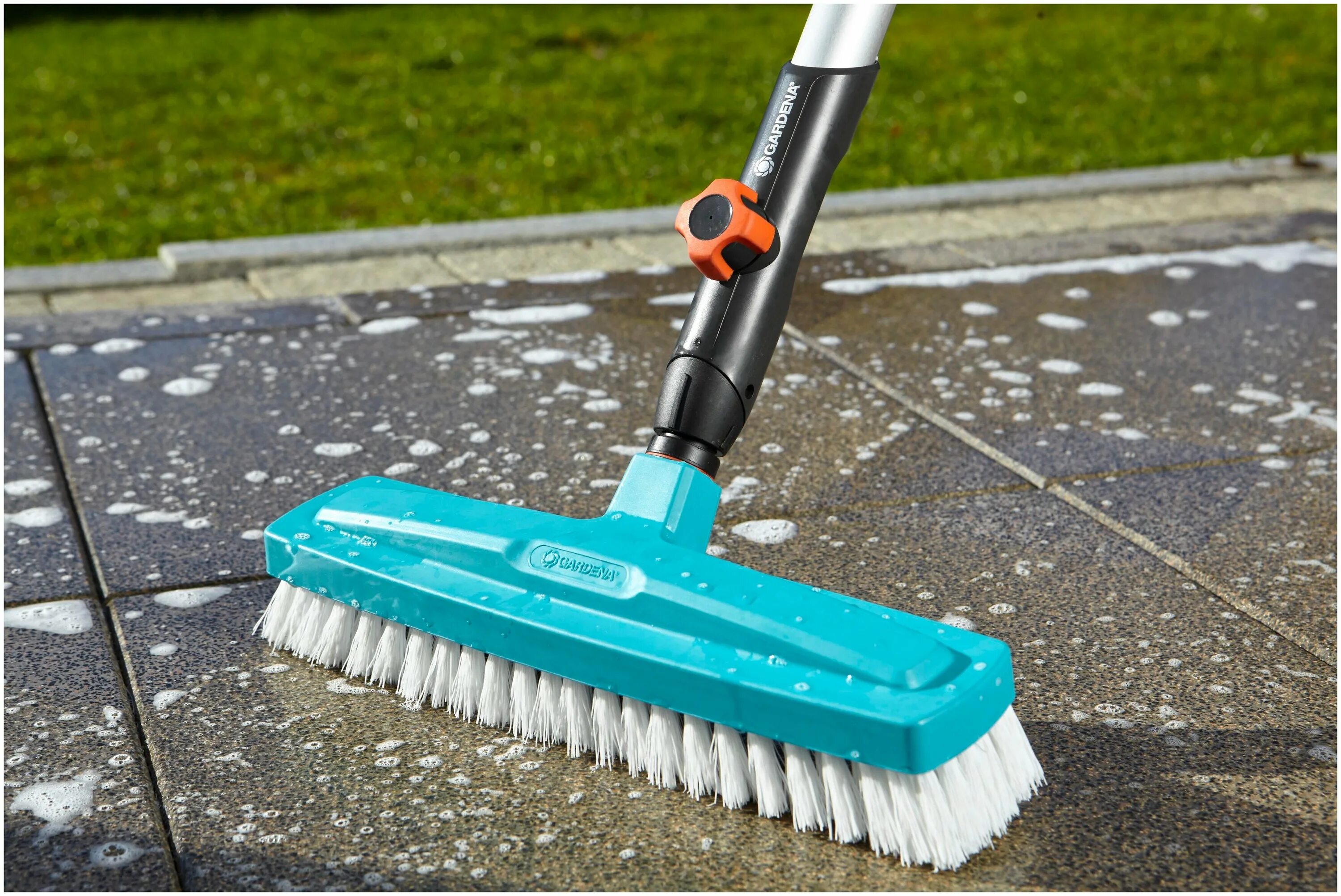 ручная жесткая щетка gardena 5572. щетка гардена. щетка gardena для террас для комбисистемы. щетка гардена. щетка gardena 3605-20.
