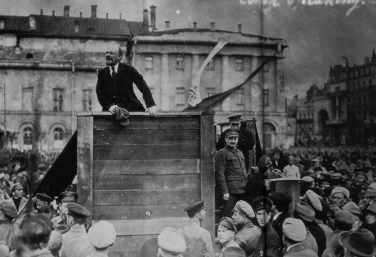 3 ноября 1917 г. Октябрьская революция 1917 года. Ленин в 1917 г. Ленин Октябрьская революция 1917. Октябрьская революция 1917 года Ленин.