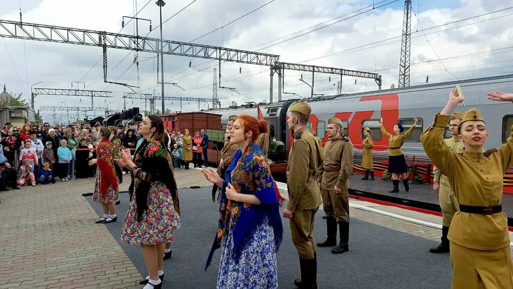 Поезд Победы. Ретро поезд победа. Ретро поезд. Поезда по станции минеральные воды