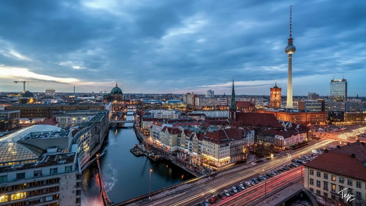 Ist beste. Германия Берлин панорама. Панорама Гамбурга. Берлин панорамный вид. Гамбург вид сверху.