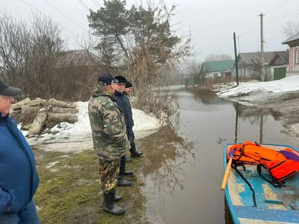 Паводок. Половодье в Петровске. Паводок в Петровске Саратовской области 2023. Половодье в Петровске Саратовская область.