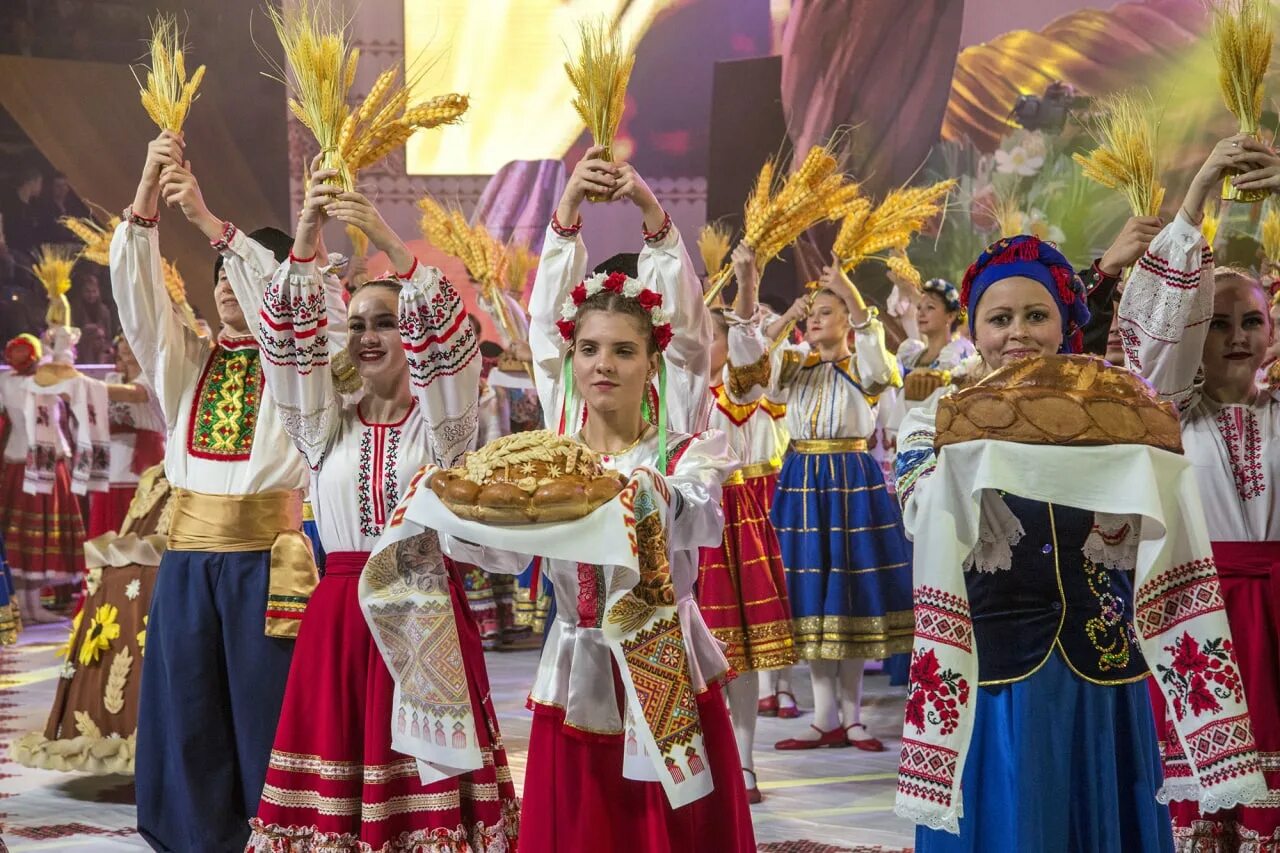 Праздник дня урожая. Праздник урожая. Праздник урожая в России. Праздник урожая в Германии. Праздник урожая Краснодар.