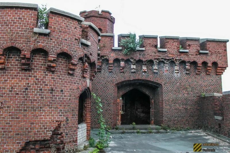 Башня врангеля. Ворота врангеля в калининграде. дер врангель в калининграде. памятники калининграда башня врангеля. калининград тюрьма памятник архитектуры.