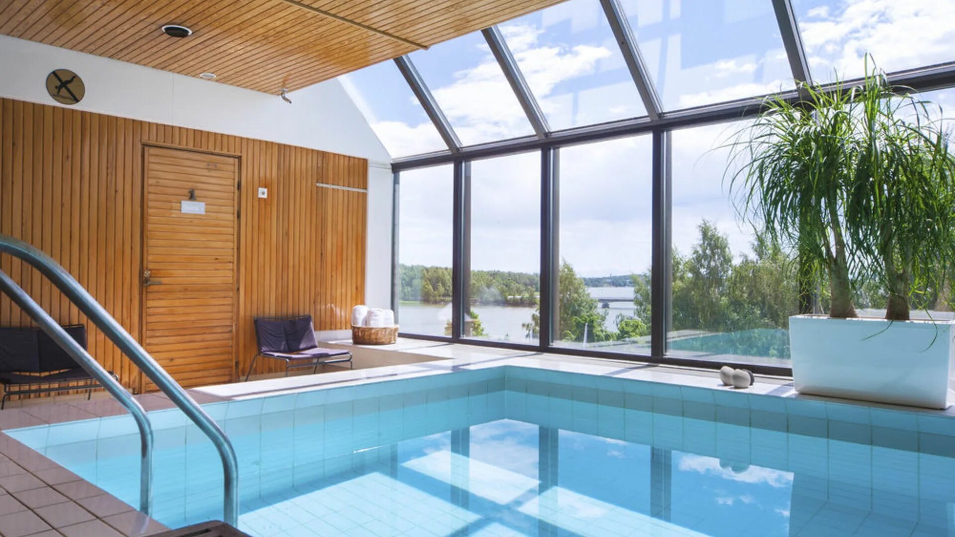 Бассейн с видом на финский. Рэдиссон отель финляндия. radisson blu hotel, espoo. radisson в эспоо. бассейн отель «hotel kämp» в хельсинки.