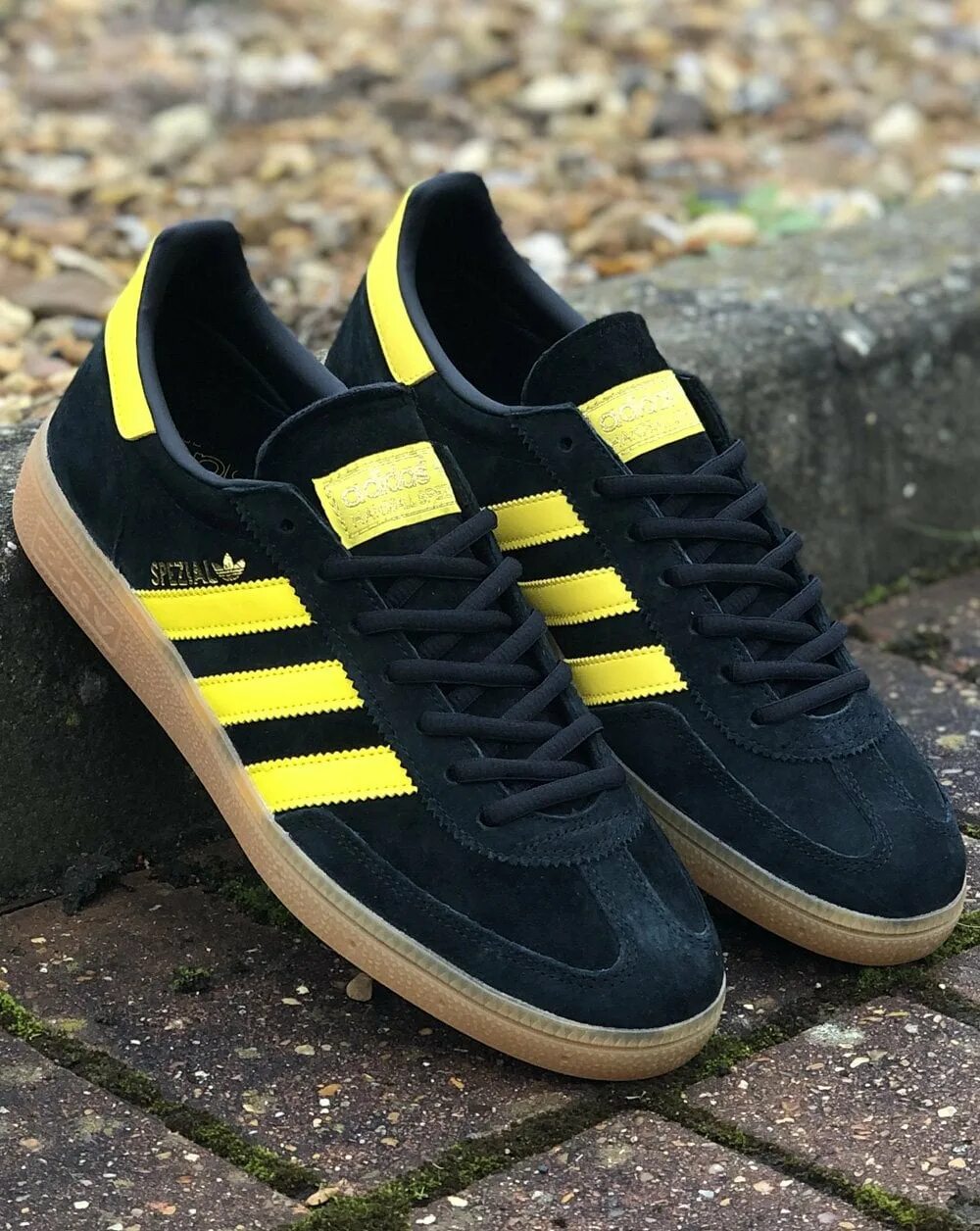 Кроссовки адидас спешиал. Adidas Spezial Yellow Black. Adidas Handball Spezial черные. Adidas Spezial желтые. Adidas Spezial черно желтые.