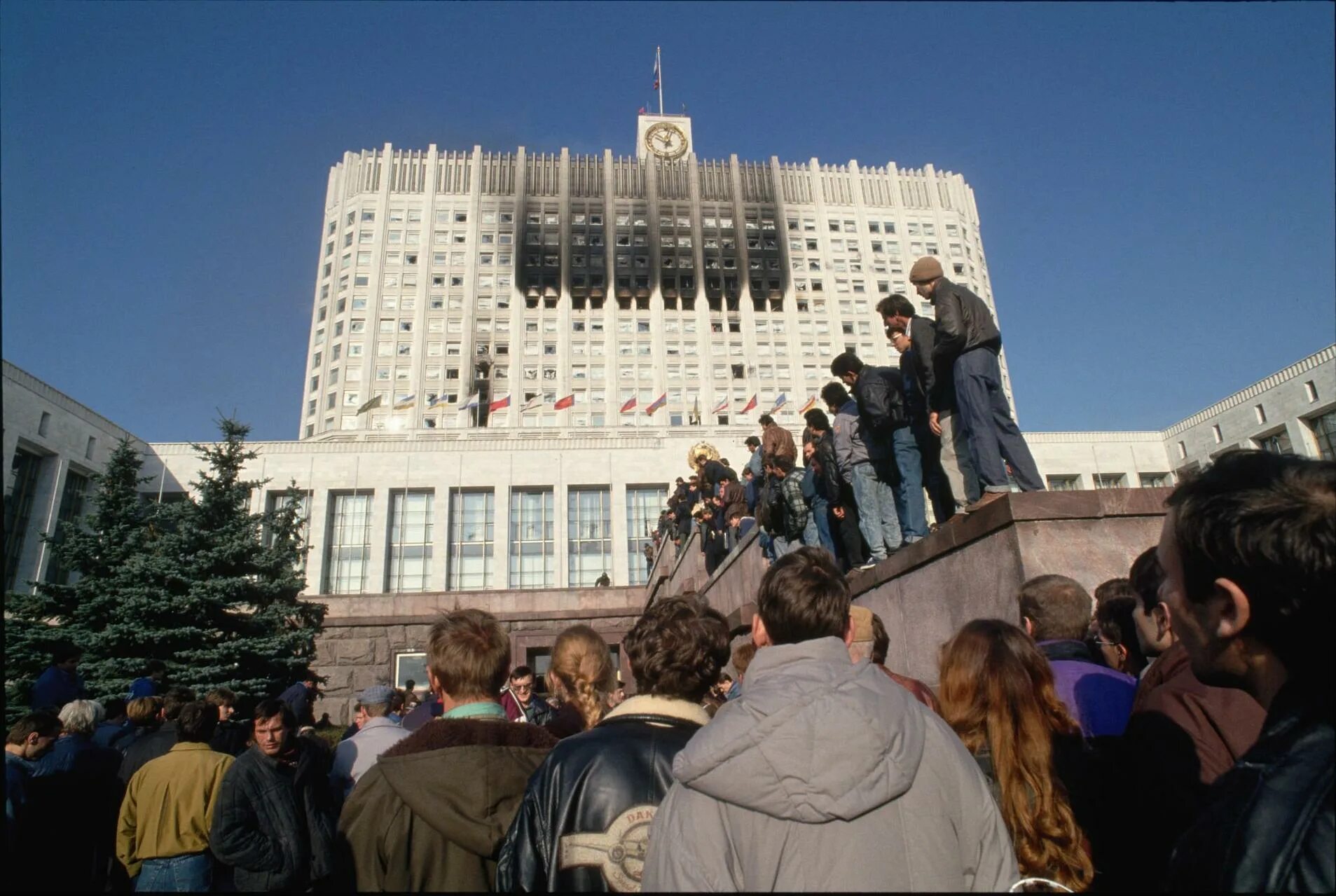 События 3 4 октября 1993. 3 Октября 1993 года штурм Останкино. Черный октябрь 1993 штурм Останкино. Ельцин белый дом 1993. 1993 Год Москва белый дом штурм.