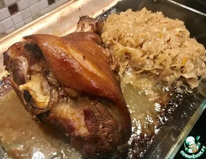 Рулька запеченная с квашеной капустой в духовке