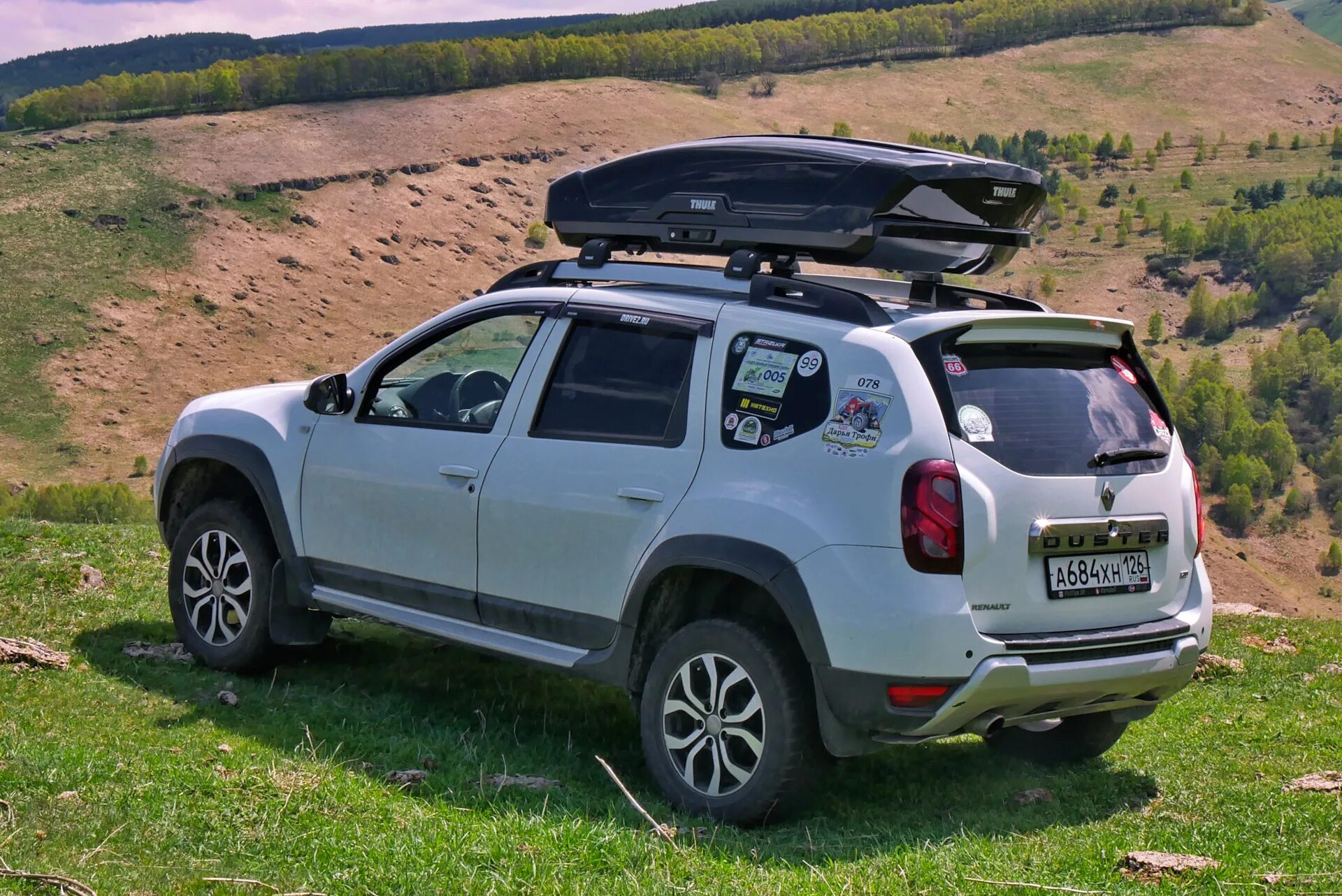 Thule Renault Duster. Renault Duster бокс. Автобокс на Рено Дастер. Thule багажник Рено Дастер. Автобокс рено